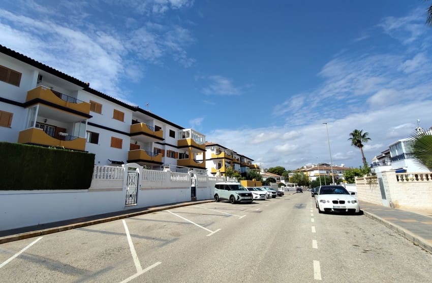 2 bedroom Penthouse for sale in Pilar de la Horadada with pool - € 199,000 (Ref: 10171778)