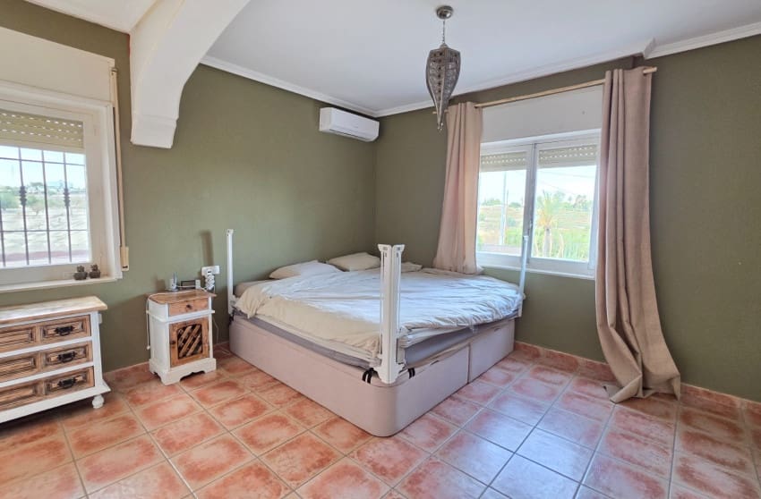 6 soveværelse Finca/Landehus til salg i Elche / Elx med swimmingpool garage - € 850.000 (Ref: 10171779)