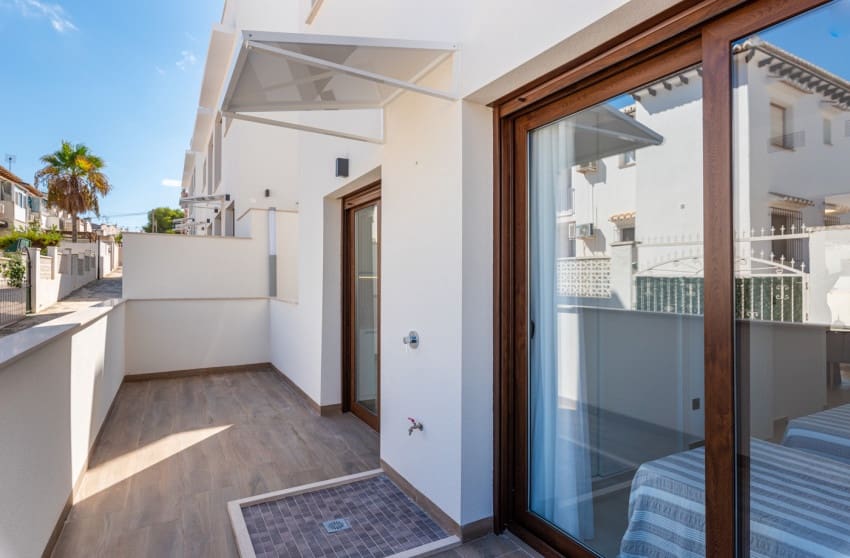2 soverom Leilighet til salgs i Torrevieja med svømmebasseng garasje - € 300 000 (Ref: 10172785)