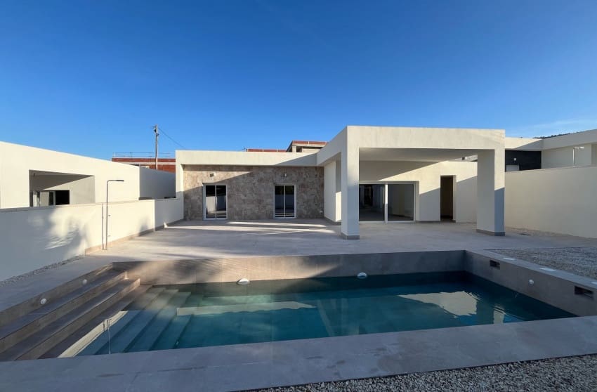 3 soveværelse Rækkehus til salg i La Romana med swimmingpool - € 375.000 (Ref: 10172963)