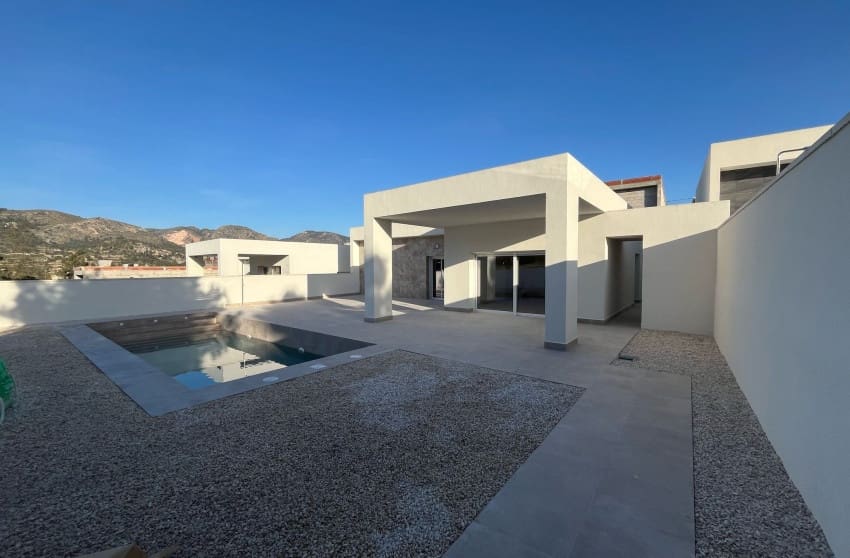 3 soveværelse Rækkehus til salg i La Romana med swimmingpool - € 375.000 (Ref: 10172963)