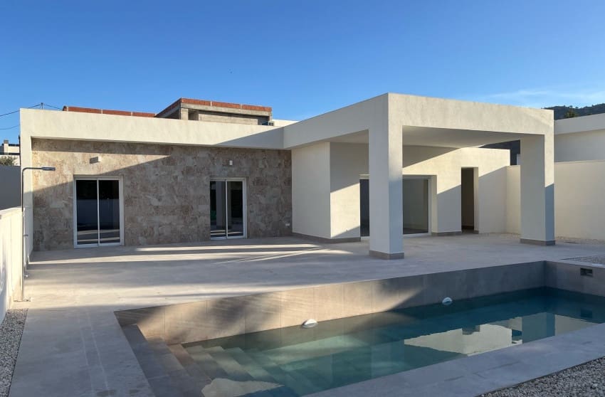 3 soveværelse Rækkehus til salg i La Romana med swimmingpool - € 375.000 (Ref: 10172963)