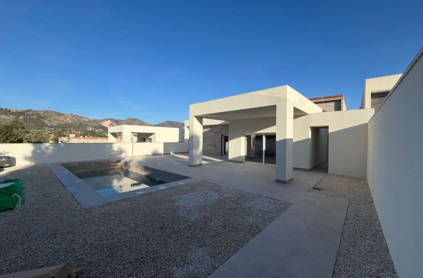 3 soveværelse Rækkehus til salg i La Romana med swimmingpool - € 375.000 (Ref: 10172963)