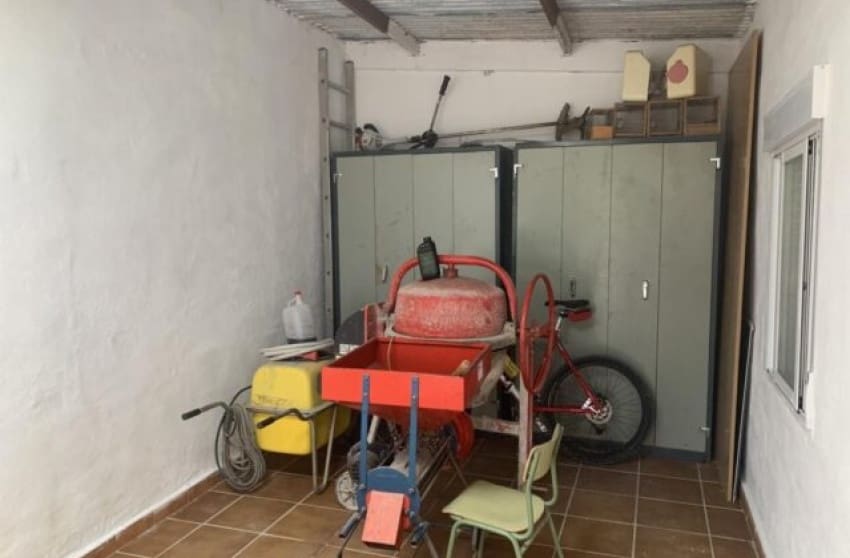 4 bedroom Villa for sale in Pinoso - € 179,900 (Ref: 8617392)