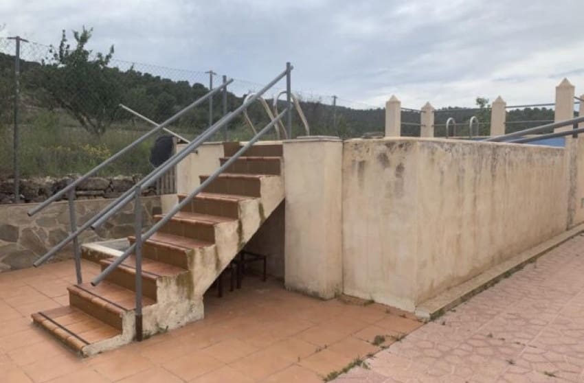 4 bedroom Villa for sale in Pinoso - € 179,900 (Ref: 8617392)