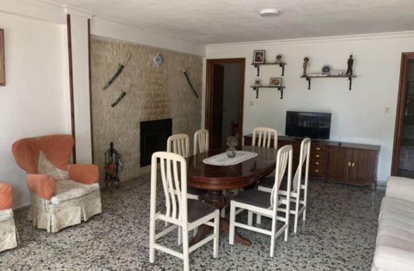 4 bedroom Villa for sale in Pinoso - € 179,900 (Ref: 8617392)