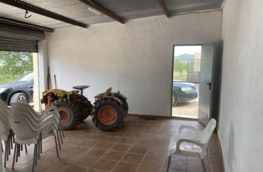 4 bedroom Villa for sale in Pinoso - € 179,900 (Ref: 8617392)