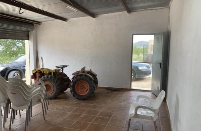 4 bedroom Villa for sale in Pinoso - € 179,900 (Ref: 8617392)