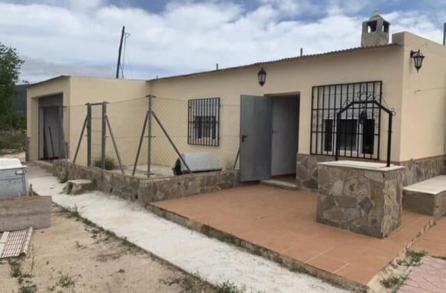 4 bedroom Villa for sale in Pinoso - € 179,900 (Ref: 8617392)