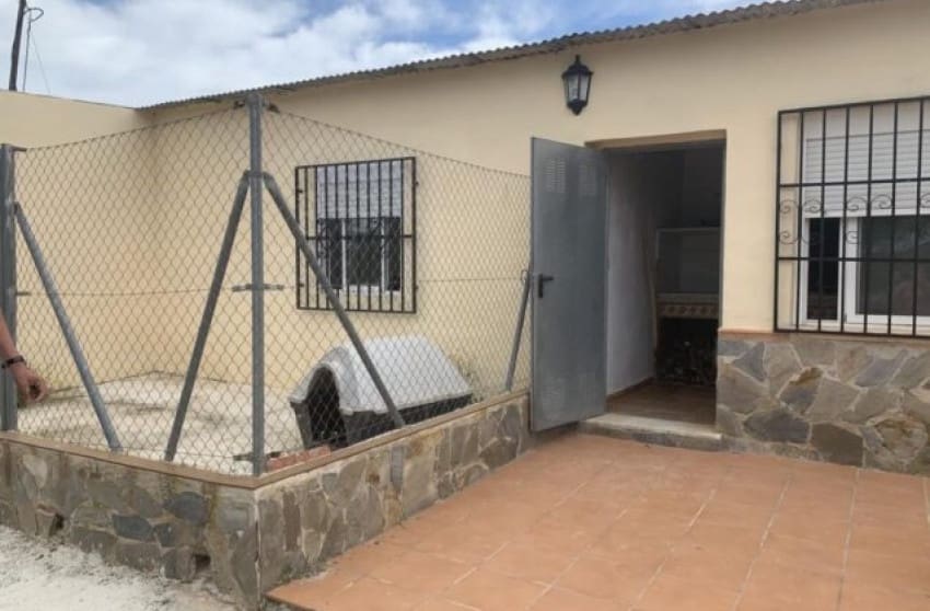 4 bedroom Villa for sale in Pinoso - € 179,900 (Ref: 8617392)