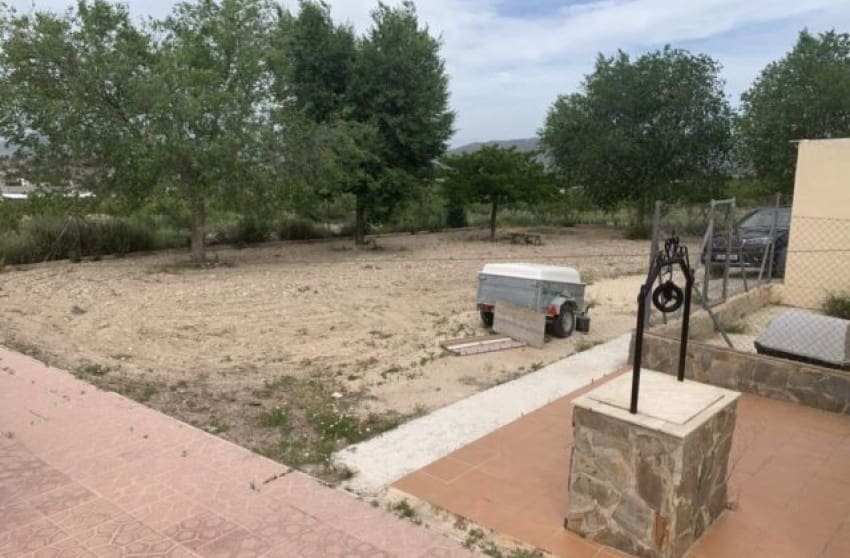 4 bedroom Villa for sale in Pinoso - € 179,900 (Ref: 8617392)