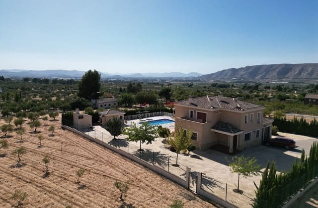 5 bedroom Villa for sale in Villena with pool garage - € 399,995 (Ref: 8617450)