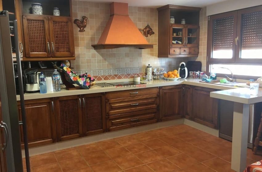 5 bedroom Villa for sale in Villena with pool garage - € 399,995 (Ref: 8617450)