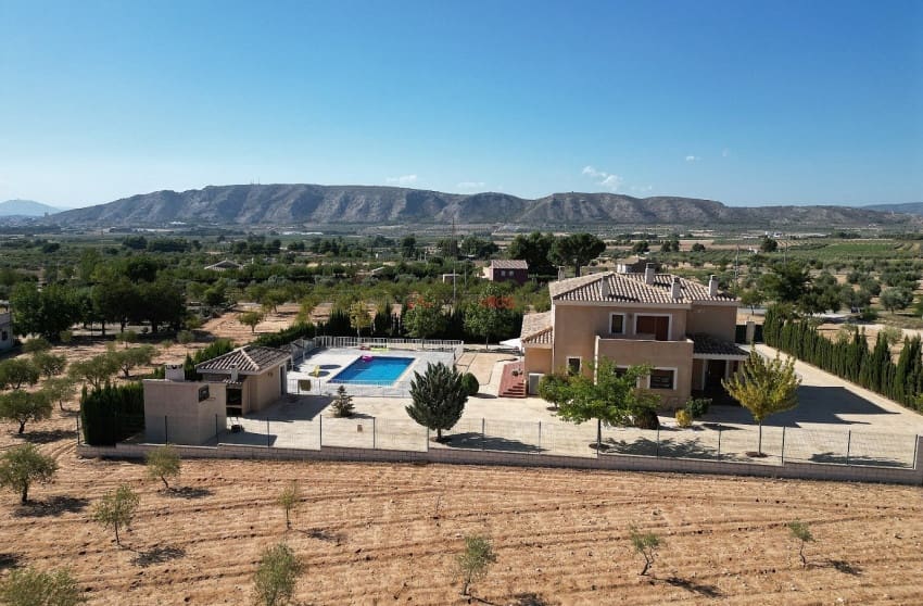 5 bedroom Villa for sale in Villena with pool garage - € 399,995 (Ref: 8617450)