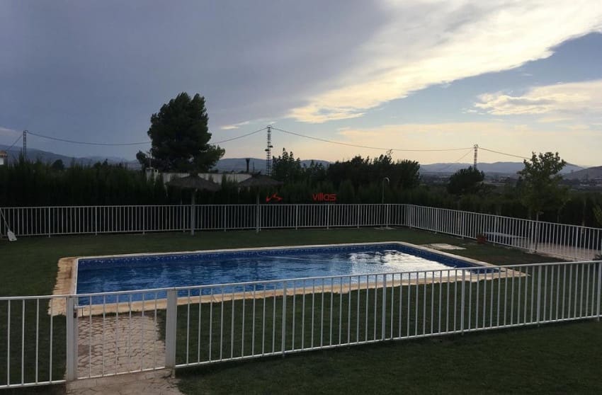 5 bedroom Villa for sale in Villena with pool garage - € 399,995 (Ref: 8617450)