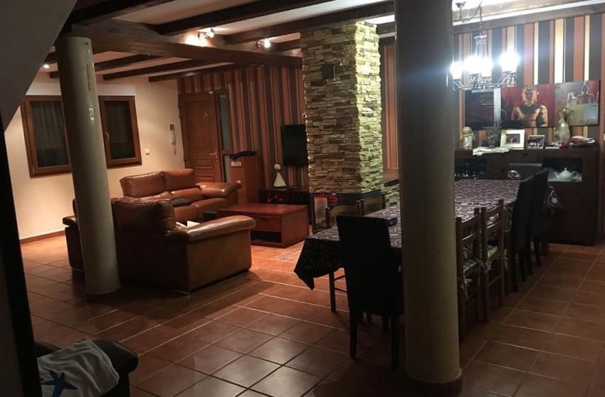 5 bedroom Villa for sale in Villena with pool garage - € 399,995 (Ref: 8617450)