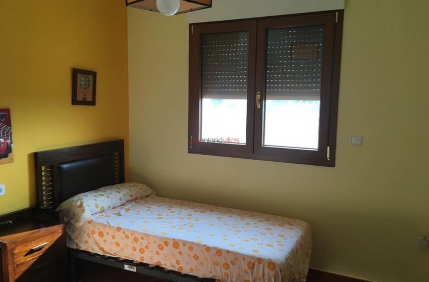 5 bedroom Villa for sale in Villena with pool garage - € 399,995 (Ref: 8617450)