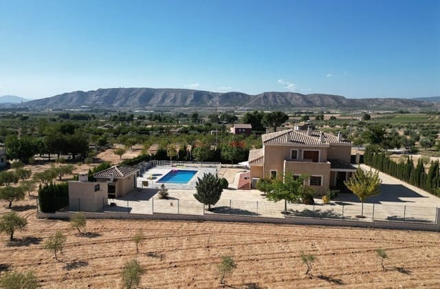 5 bedroom Villa for sale in Villena with pool garage - € 399,995 (Ref: 8617450)