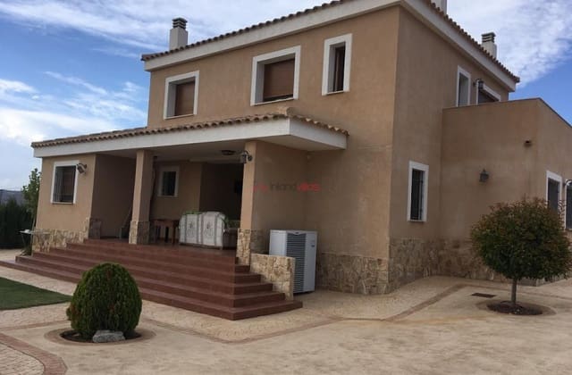 5 bedroom Villa for sale in Villena with pool garage - € 399,995 (Ref: 8617450)