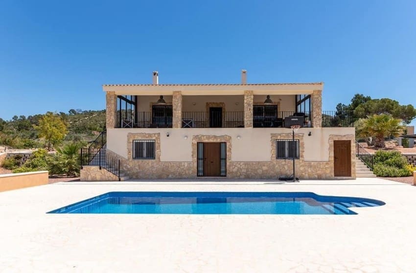 5 chambre Villa/Maison à vendre à La Romana avec piscine garage - 405 000 € (Ref: 8617489)