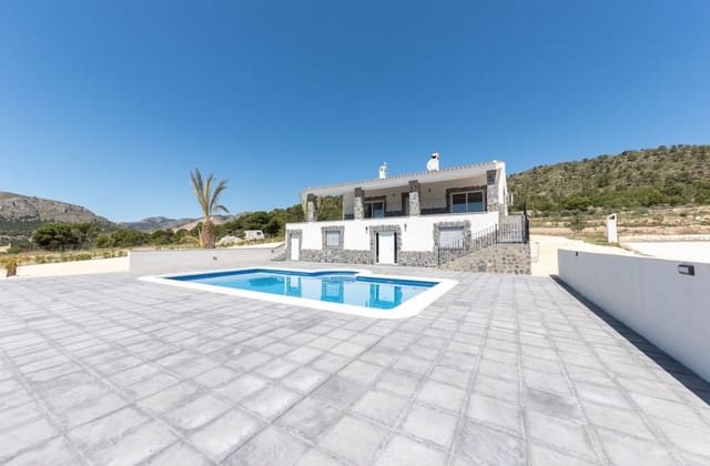 5 soveværelse Villa til salg i La Romana med swimmingpool garage - € 405.000 (Ref: 8617489)