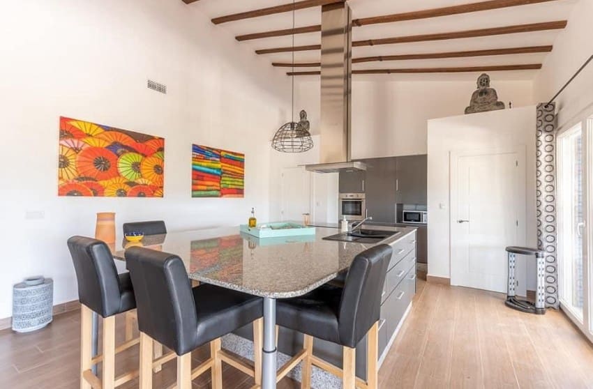 5 chambre Villa/Maison à vendre à La Romana avec piscine garage - 405 000 € (Ref: 8617489)