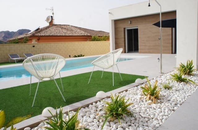 3 bedroom Villa for sale in La Romana with pool garage - € 425,000 (Ref: 8617496)