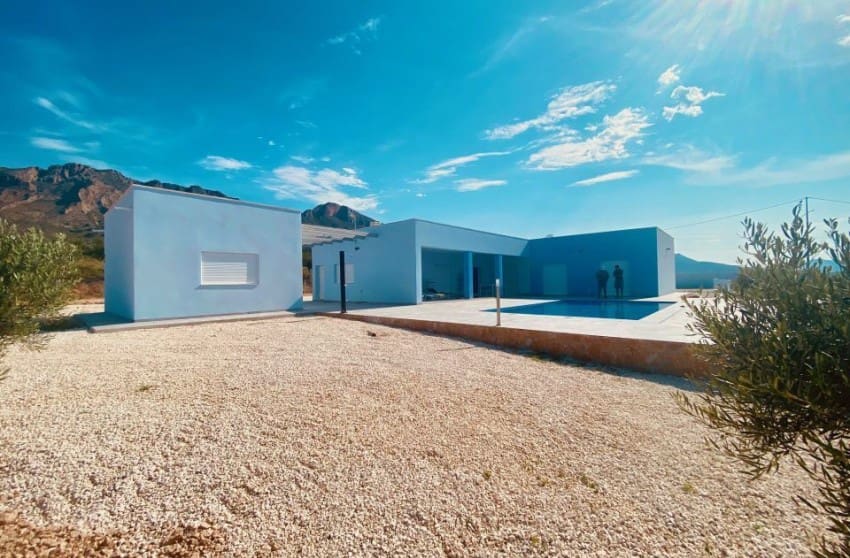 3 soveværelse Villa til salg i Macisvenda med swimmingpool garage - € 299.950 (Ref: 8617505)