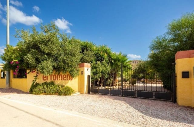 6 bedroom Villa for sale in Barbarroja, Orihuela with pool garage - € 850,000 (Ref: 8617507)