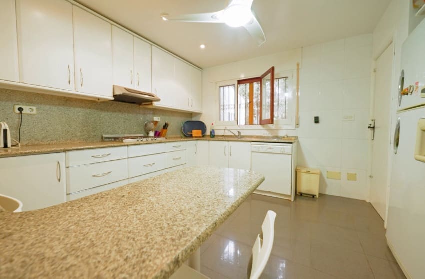 Chalet de 6 habitaciones en Dehesa de Campoamor en venta con piscina - 889.000 € (Ref: 8701497)