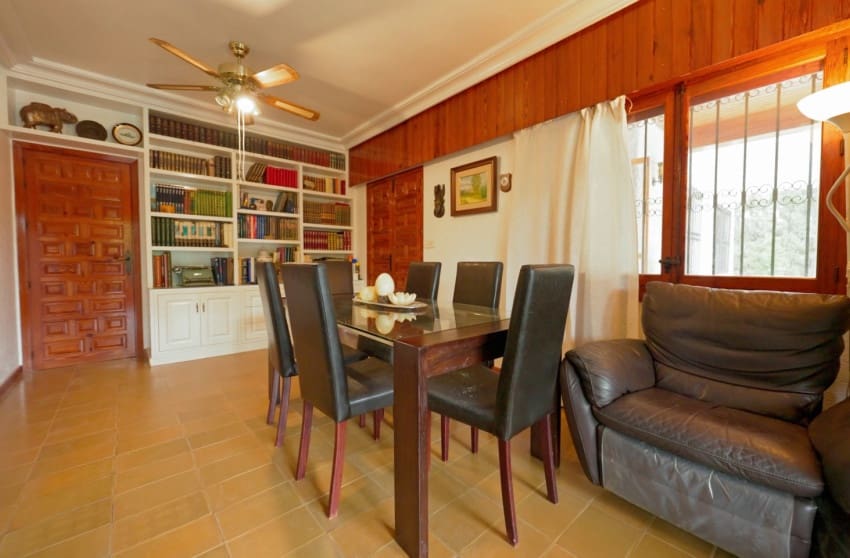 Chalet de 6 habitaciones en Dehesa de Campoamor en venta con piscina - 889.000 € (Ref: 8701497)