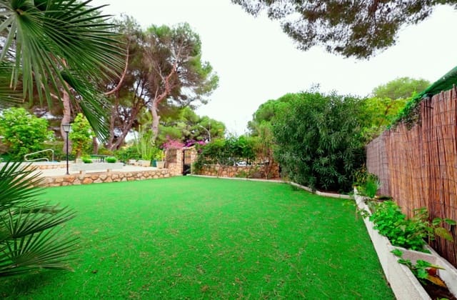 6 bedroom Villa for sale in Dehesa de Campoamor, Orihuela with pool - € 889,000 (Ref: 8701497)