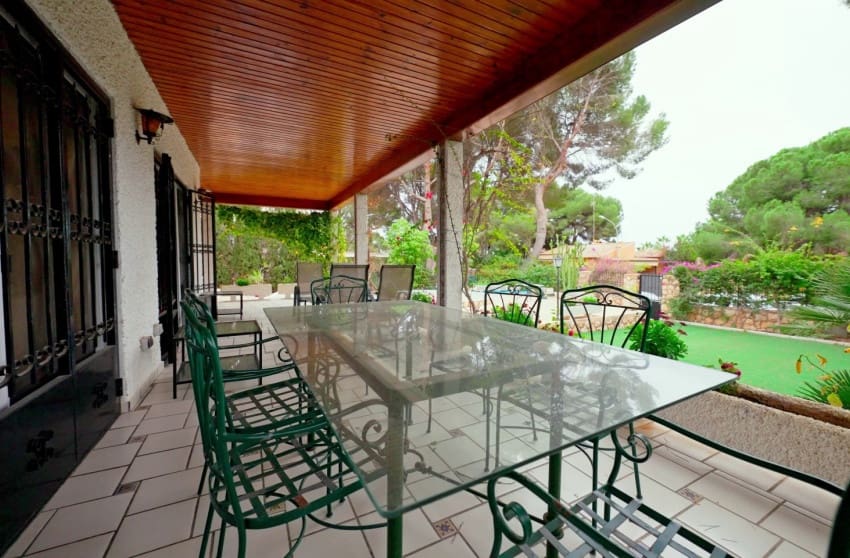 Chalet de 6 habitaciones en Dehesa de Campoamor en venta con piscina - 889.000 € (Ref: 8701497)