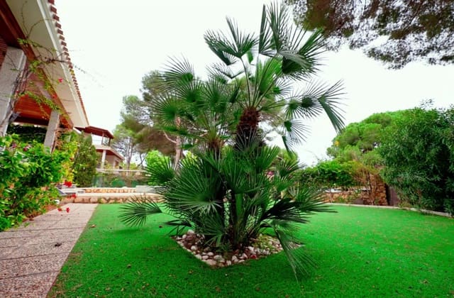 6 bedroom Villa for sale in Dehesa de Campoamor, Orihuela with pool - € 889,000 (Ref: 8701497)