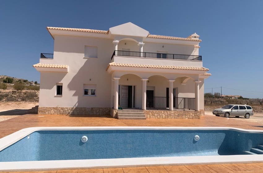 4 Zimmer Villa zu verkaufen in Pinoso mit Pool - 423.000 € (Ref: 8703439)