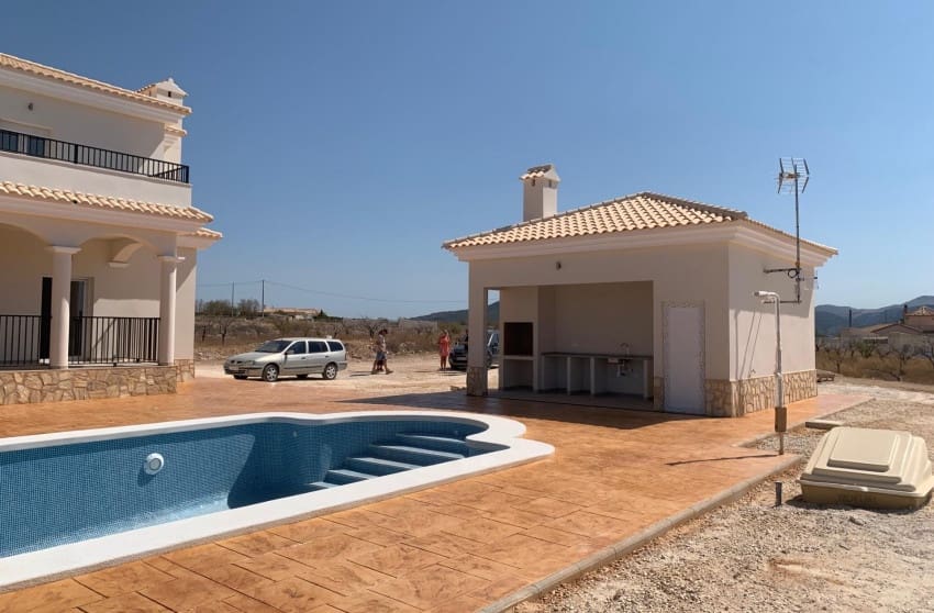4 Zimmer Villa zu verkaufen in Pinoso mit Pool - 423.000 € (Ref: 8703439)