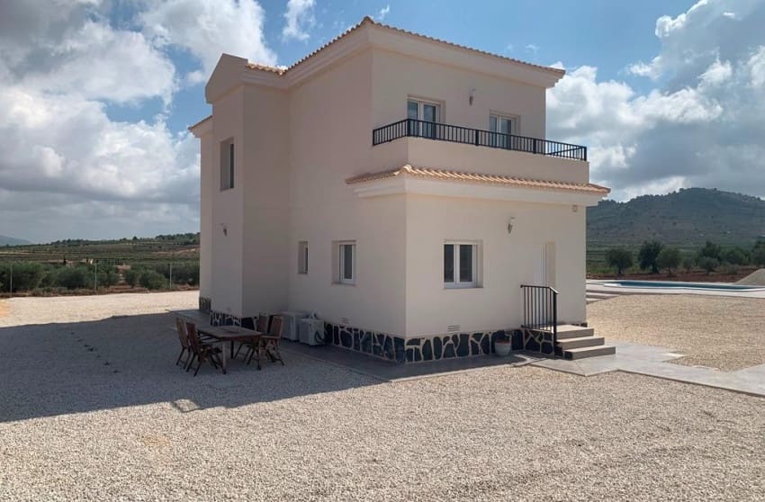 4 Zimmer Villa zu verkaufen in Pinoso mit Pool - 423.000 € (Ref: 8703439)