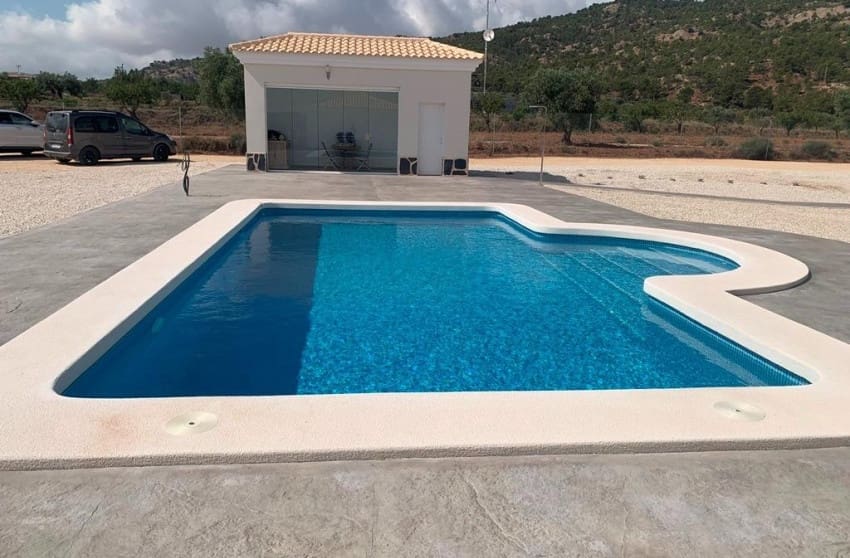 4 Zimmer Villa zu verkaufen in Pinoso mit Pool - 423.000 € (Ref: 8703439)