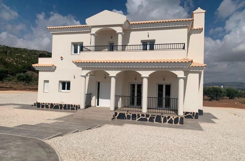 4 Zimmer Villa zu verkaufen in Pinoso mit Pool - 423.000 € (Ref: 8703439)