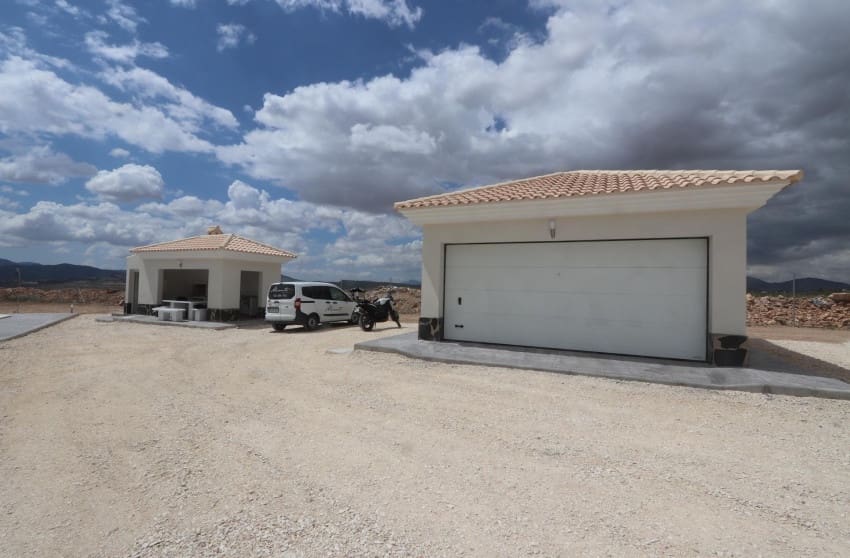 4 Zimmer Villa zu verkaufen in Pinoso mit Pool - 423.000 € (Ref: 8703439)