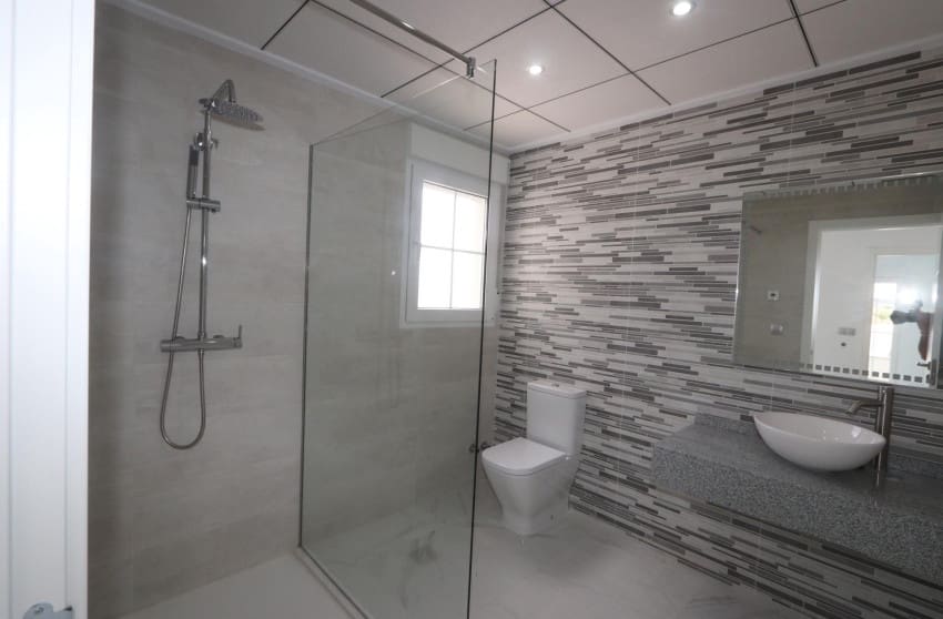 4 Zimmer Villa zu verkaufen in Pinoso mit Pool - 423.000 € (Ref: 8703439)