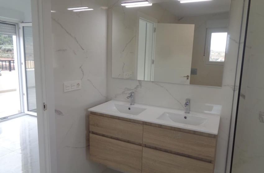 4 Zimmer Villa zu verkaufen in Pinoso mit Pool - 423.000 € (Ref: 8703439)