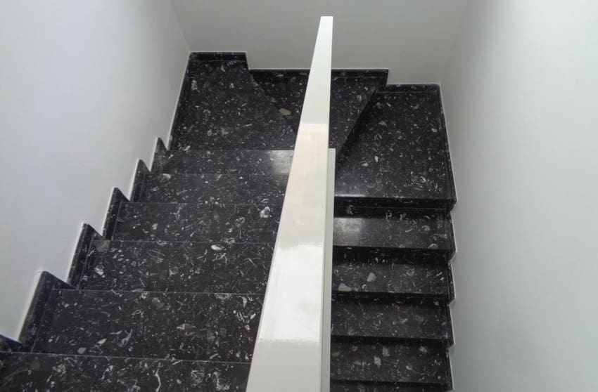 4 Zimmer Villa zu verkaufen in Pinoso mit Pool - 423.000 € (Ref: 8703439)