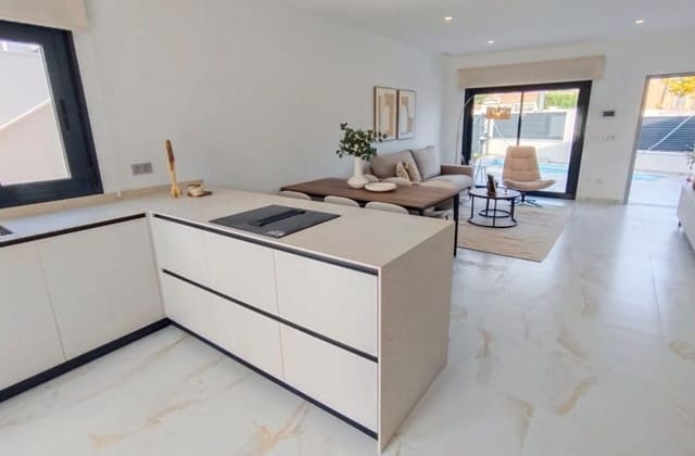 3 bedroom Villa for sale in Pinar de Campoverde, Pilar de la Horadada with pool - € 422,500 (Ref: 8703442)