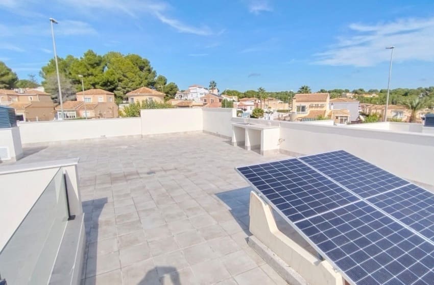 3 bedroom Villa for sale in Pinar de Campoverde with pool - € 422,500 (Ref: 8703442)