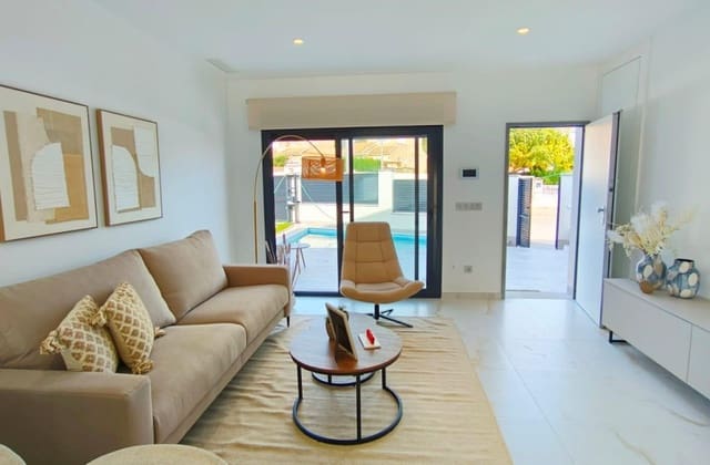 3 bedroom Villa for sale in Pinar de Campoverde, Pilar de la Horadada with pool - € 422,500 (Ref: 8703442)