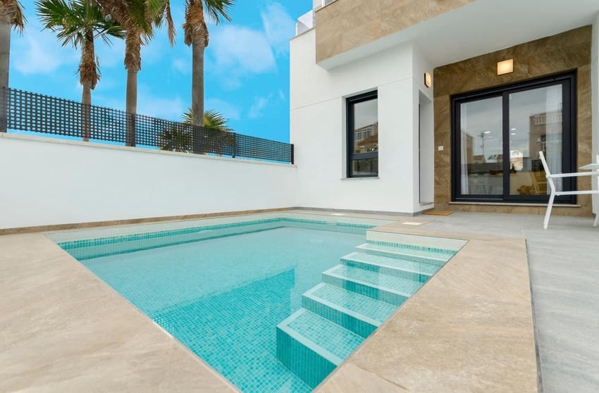 3 Zimmer Villa zu verkaufen in Torrevieja mit Pool - 409.000 € (Ref: 8703443)
