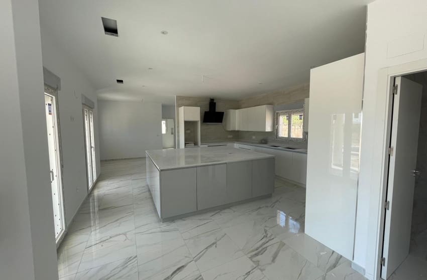 6 Zimmer Villa zu verkaufen in Pinoso mit Pool - 611.000 € (Ref: 8705747)