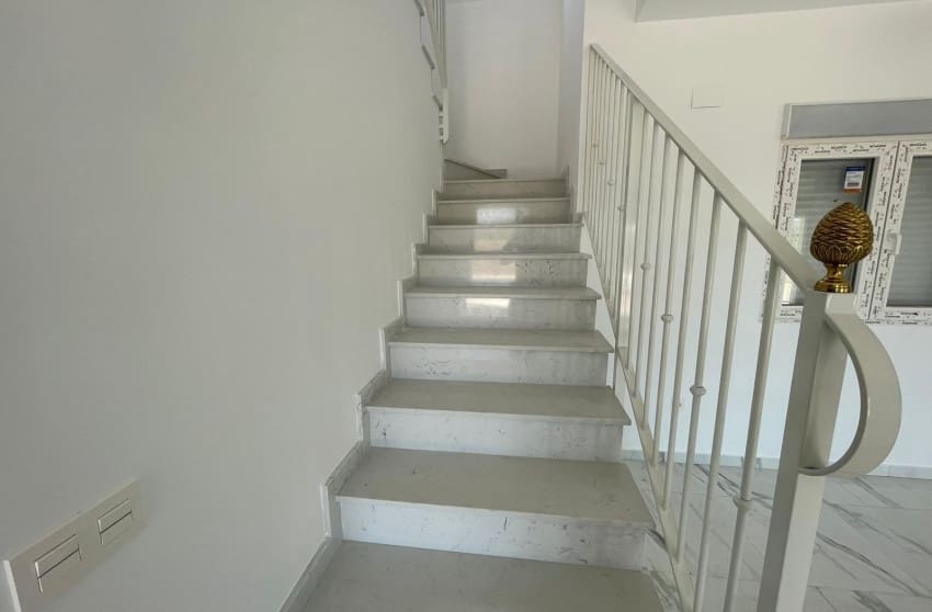 6 Zimmer Villa zu verkaufen in Pinoso mit Pool - 611.000 € (Ref: 8705747)