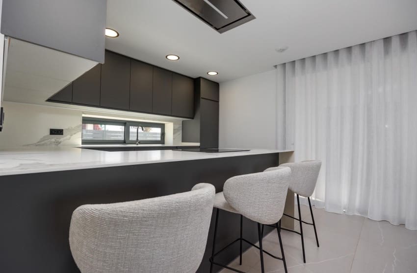 3 quarto Moradia para venda em Torrevieja com piscina - 595 000 € (Ref: 8784502)